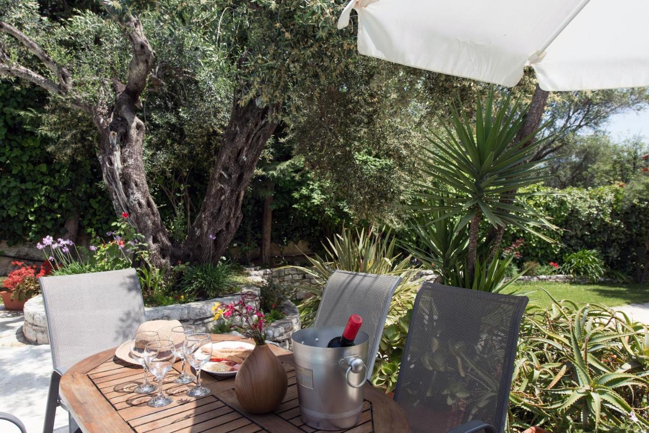 Villa Apleton Kassiopi Bagian luar foto