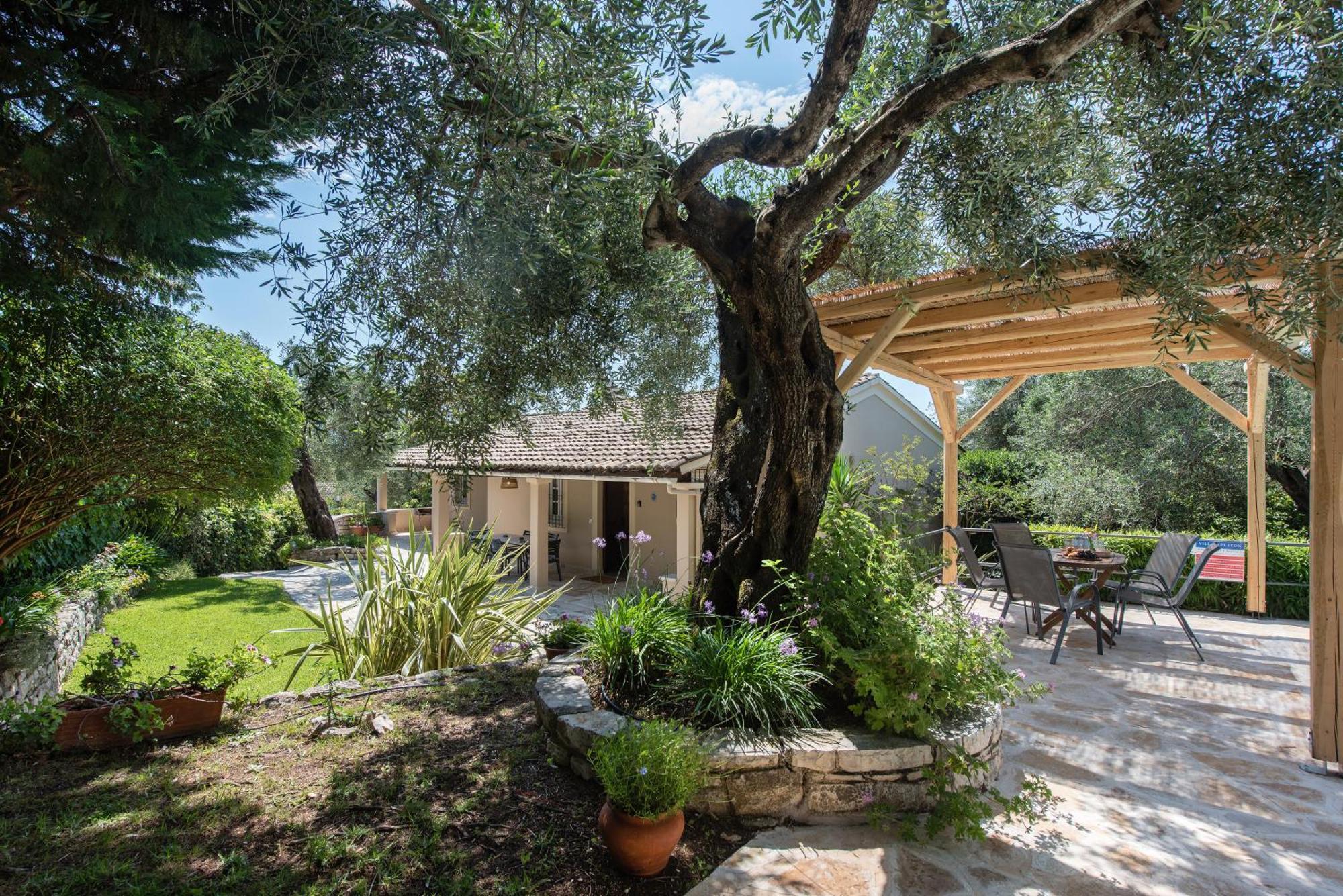 Villa Apleton Kassiopi Bagian luar foto